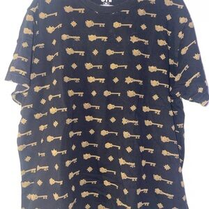 Blizzard Entertainment black and gold Keyblade T-Shirt Size XXL
- Men